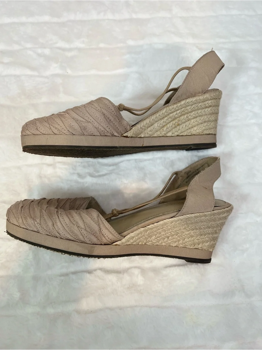 Liz Claiborne Bria Espadrille Wedges Beige Textured Ribbon Size 8.5 Slip On Heel
